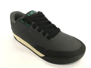 Giro Latch Women's Bike Shoes - Dark Shadow/Sandstone